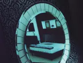 The extraordinary possibilities of mirrors